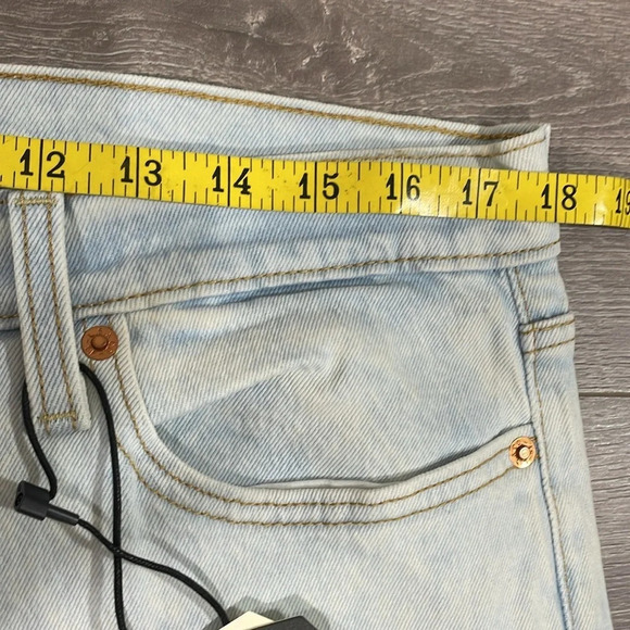 NWT Levi’s Premium Wedgie High Rise Raw Hem Light Wash Denim Jeans 33 - Picture 8 of 16